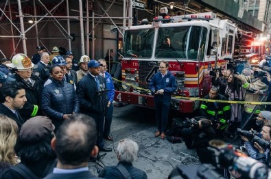 New York’un göbeğinde dehşet! Katlı otopark yerle bir oldu!