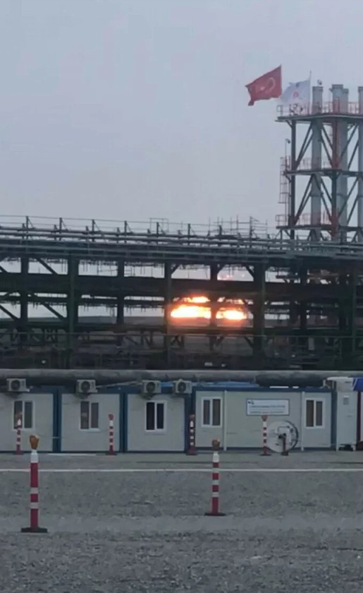 Karaya ulaşan Karadeniz gazının ilk alevleri geceyi aydınlattı