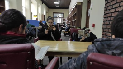Ardahan'da Kütüphane Haftasinda Okuma Etkinligi Düzenlendi