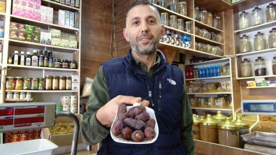 Hurma Iftar Sofralarinin Baskösesinde Yer Aliyor