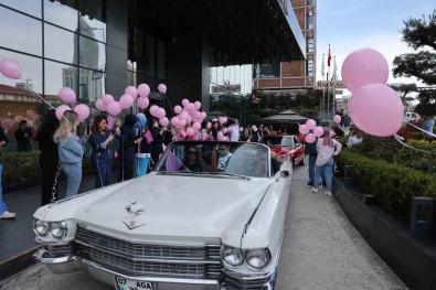 Klasik Otomobil Tutkunlari Kanserde Erken Teshise Dikkat Çekmek Için Yola Çikti