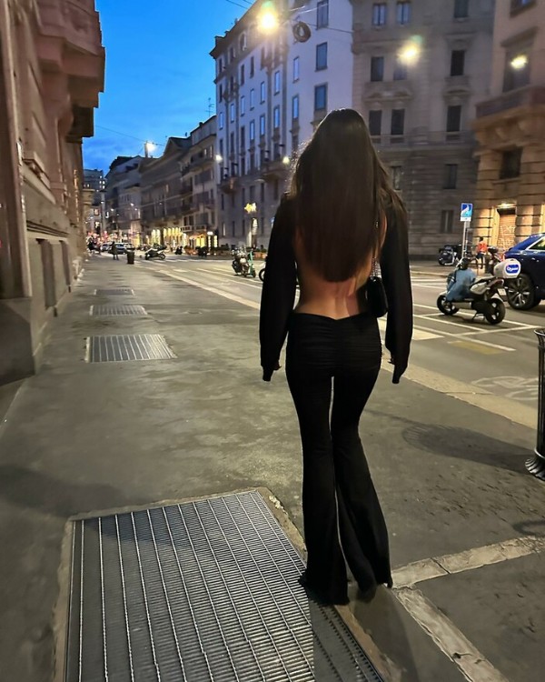 Hande Erçel Milano'ya gitti