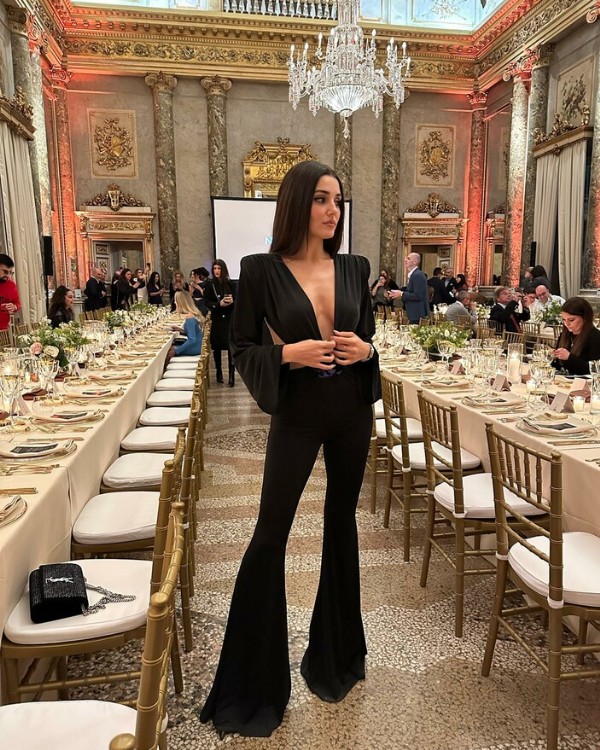 Hande Erçel Milano'ya gitti