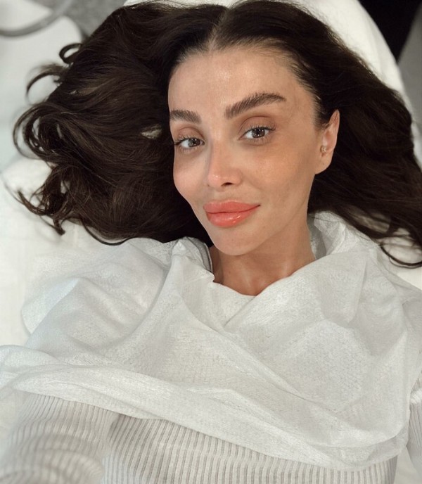 Özge Ulusoy estetiğin dozunu kaçırdı
