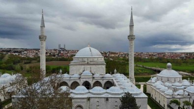 Edirne'de Sultan 2. Bayezid Külliyesi Ziyaretçilerin Ilgisini Çekiyor