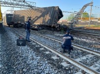 Italya'da Yük Treni Raydan Çikti