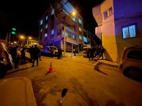Izmir'de Biçakli Kavga Açiklamasi 1'I Agir 2 Yarali