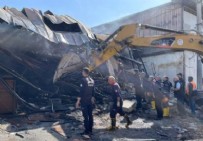  MERSİN MOBİLYA FABRİKASI - Mersin'de mobilya fabrikasında yangın: 4 kişi hayatını kaybetti!