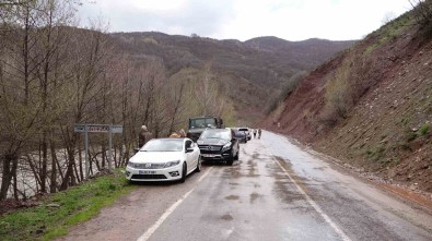 Tunceli'de Otomobil Çaya Uçtu Açiklamasi 3 Genç Kayip