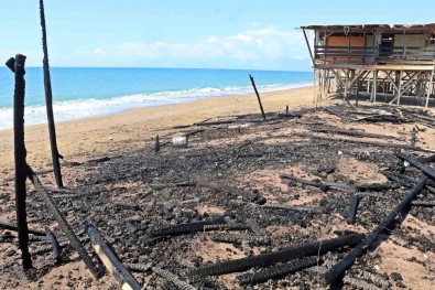 Yanginda Küle Dönen Otellere Komsu Çardaklar Dron Ile Görüntülendi