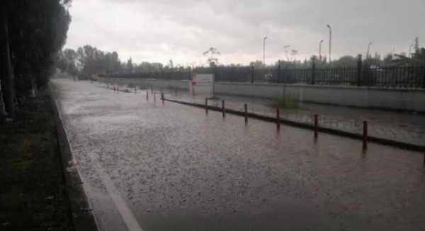 Adana'da sağanak ve dolu; yollar göle döndü