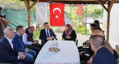 Fuat Oktay Ankara'da şehit ailesini ziyaret etti