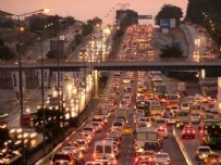 İstanbul'da trafik kilitlendi! Bayram yoğunluğu yüzde 80