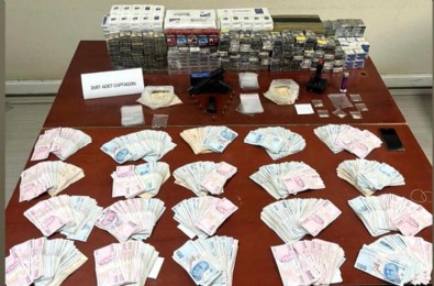 İzmir'de uyuşturucu operasyonu: 4 şüpheli gözaltına alındı, 207 bin lira para ele geçirildi