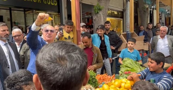 CHP'li Mahmut Tanal'a Şanlıurfa'da soğuk duş! Limon ve soğanlı provokasyona vatandaşlardan tepki