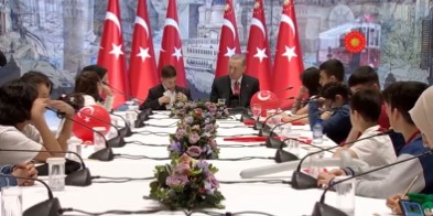 Cumhurbaşkanı Erdoğan depremzede çocukları kabul etti