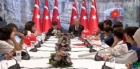 DOLMABAHÇE - Cumhurbaşkanı Erdoğan depremzede çocukları kabul etti