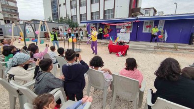 Izmit Belediyesi'nin Yasam Alaninda 23 Nisan Coskusu