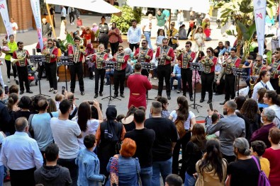 Mersin'de 23 Nisan'a Özel 'Çocuk Sarkilari' Etkinligi Düzenlendi