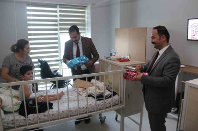 MHP Sivas Milletvekili Adayi Ipek, Hastanelerdeki Çocuklari Unutmadi