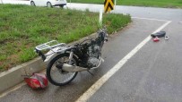 Otomobille Çarpisan Motosiklet Sürücüsü Hayatini Kaybetti