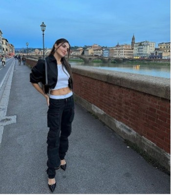 Hande Erçel'in ayakları olay oldu