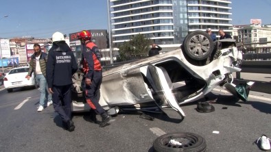 Avcilar'da Bariyerlere Çarpan Araç Takla Atti Açiklamasi 1 Yarali