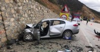  KIRKDİLİM - Çorum’da 2 araç çarpıştı: 3 ölü, 2 yaralı