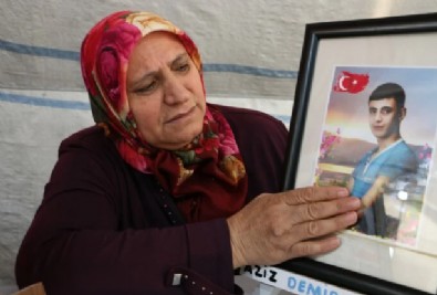 Diyarbakır'da evlat nöbetindeki anne: Oğlumu HDP'den istiyorum