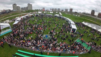 Dünya Çocuklari 23 Nisan Coskusunu Basaksehir'de Yasadi