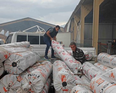 Aksulu Afetzede Çiftçilere Sera Naylonu Destegi