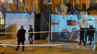 İstanbul Valiliği: AK Parti seçim bürosuna saldırı ile ilgili iki kişi gözaltında alındı