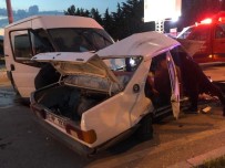 Minibüsün Çarptigi Otomobil Ortadan Ikiye Bölündü Açiklamasi 1 Ölü, 3 Yarali
