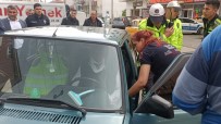 Kaza Yapan 71 Yasindaki Sürücü Dakikalarca Araçtan Inemedi Haberi