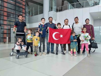 Sudan'daki Türk Vatandaslarin Tahliyesi Devam Ediyor Açiklamasi Üçüncü Kafile Istanbul'a Getirildi