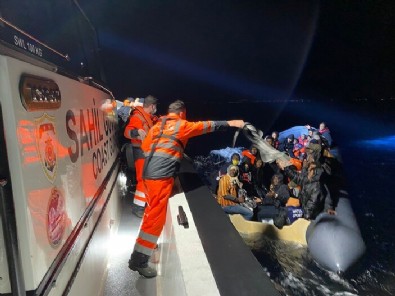 İzmir açıklarında düzensiz göçmen hareketliliği: 92'si kurtarıldı, 32'si yakalandı