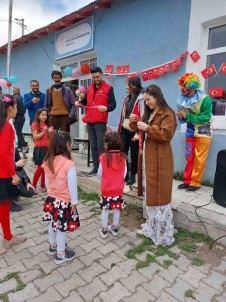 Kars'ta Köy Okulunda Renkli 23 Nisan Kutlamasi