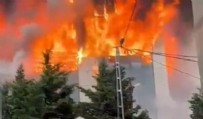  YANGIN - Küçükçekmece'de Yeni Akit Gazetesi binasında yangın