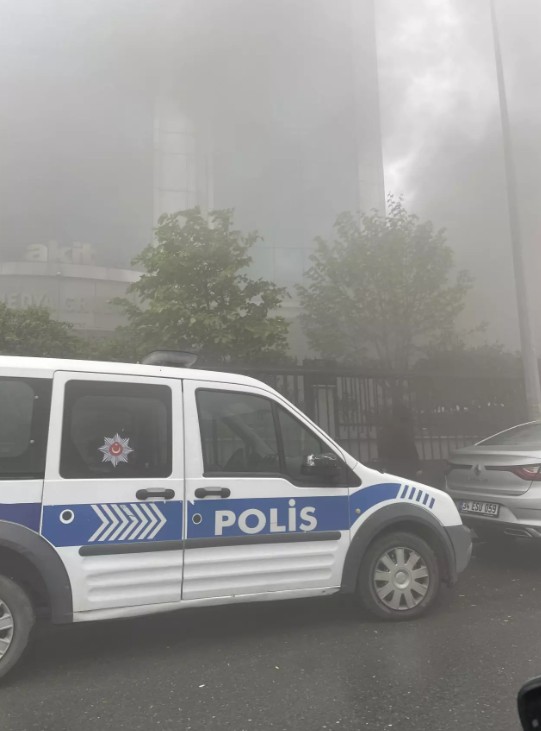 Akit’in binasında yangın paniği