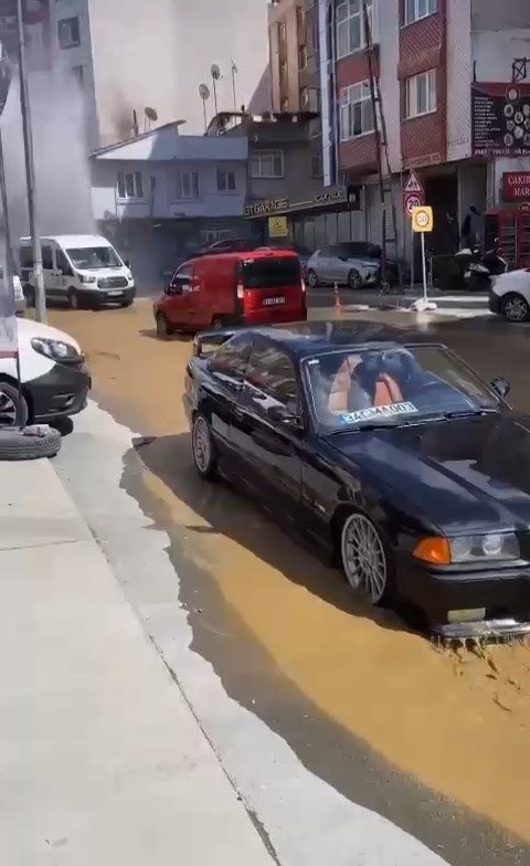 Eyüpsultan'da yollar göle döndü