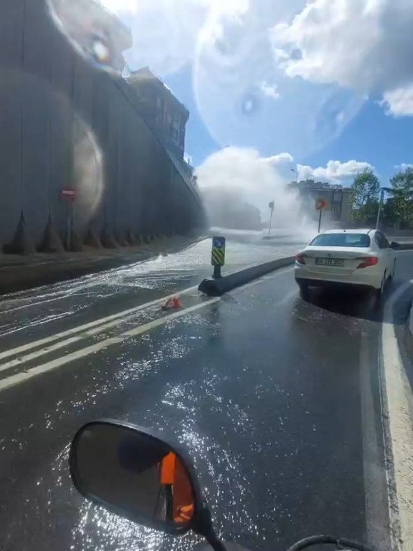 Eyüpsultan'da yollar göle döndü