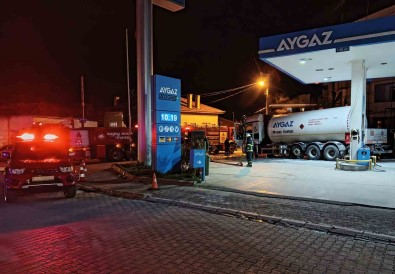Benzin Istasyonunda Tanker Alev Aldi, Faciadan Dönüldü