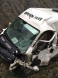 Erpiliç Isçilerini Tasiyan Minibüs Kazaya Karisti Açiklamasi 2 Ölü, 19 Yarali Haberi