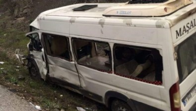 İşçi servisi kaza yaptı: 2 ölü, 17 yaralı!