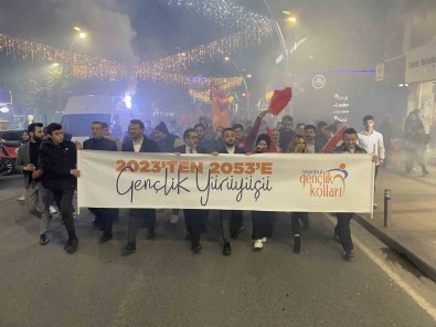 Istanbul'da AK Parti Milletvekili Adaylariyla Birlikte Yüzlerce Vatandastan 2023'Ten 2053 Yürüyüsü