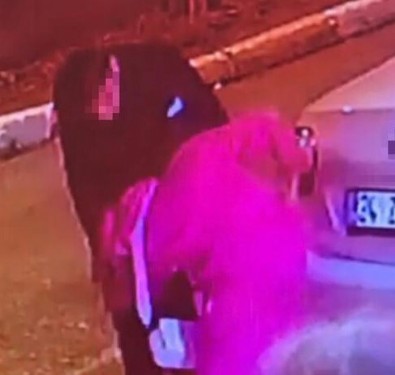 İstanbul'da eski sevgilisini sokak ortasında darbetti