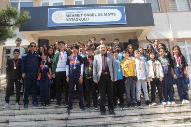 Okulda 23 Nisan Eglence Programi