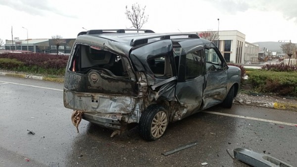 Sivas'ta zincirleme kaza: 7 araç birbirine girdi