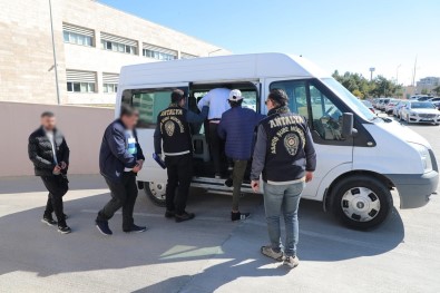 Antalya'da 45 Ekip 112 Personelle Firari Sahislara Es Zamanli Operasyon