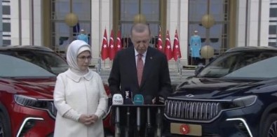 Togg'da ilk teslimat Cumhurbaşkanı Erdoğan'a: Türkiye Yüzyılı'nın ilk meyvelerinden Togg hayırlı olsun
